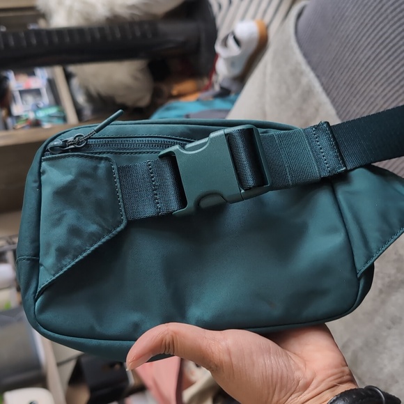 Lululemon Everywhere Belt Bag Large 2L - Picture 2 of 3